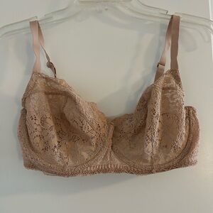 REVEAL LINGERIE • Tan Laced Bra • 36DD •
